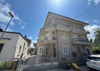 Three-room apartment Via Milano, Cattolica - photo 1