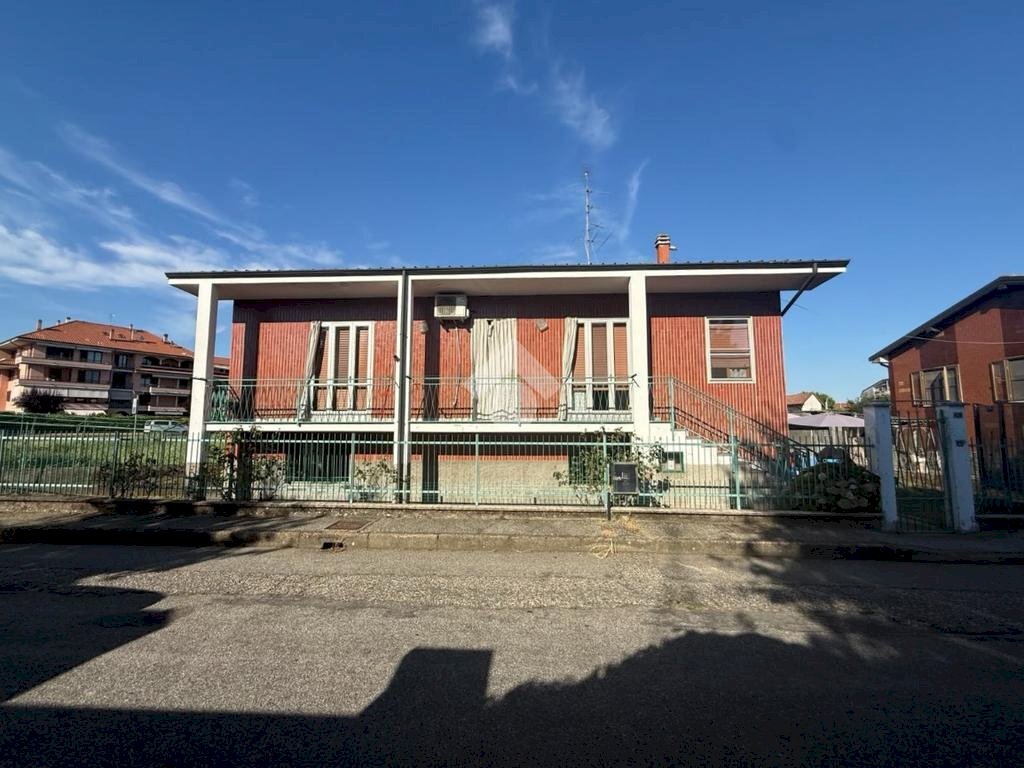 Casa indipendente Via Parazzolo, Trecate - foto 1