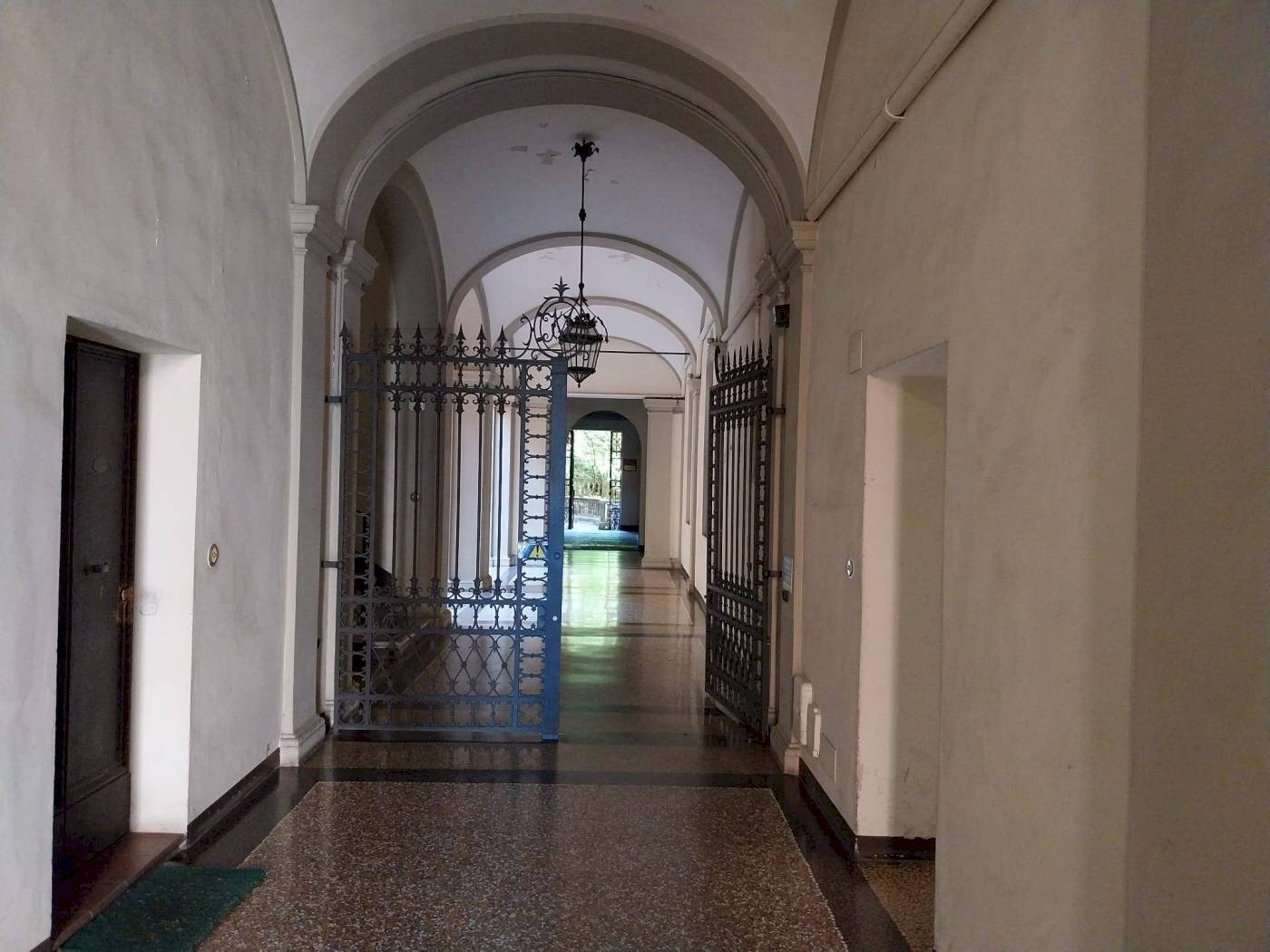 Three-room apartment Via Saragozza, 18, Bologna (neighborhood Centro Storico) - photo 1