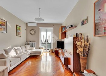 Three-room apartment Via Vittorio Bottego, Milano (neighborhood Crescenzago) - photo 2
