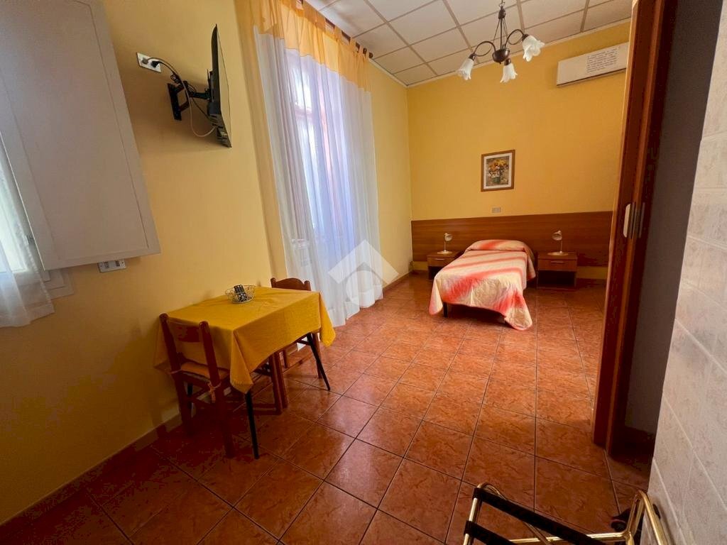One-room apartment Via Maria Vittoria, Torino (neighborhood Centro) - photo 3