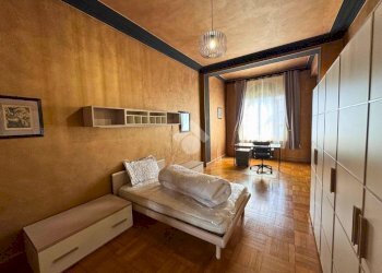 One-room apartment Via Cibrario, Torino (neighborhood San Donato) - photo 2
