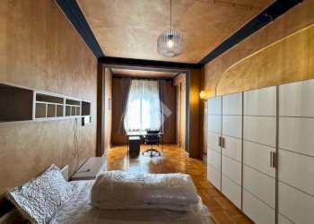 One-room apartment Via Cibrario, Torino (neighborhood San Donato) - photo 3