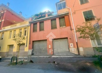 Two-room apartment Via Federico Gattorno, Genova (neighborhood Cornigliano) - photo 1