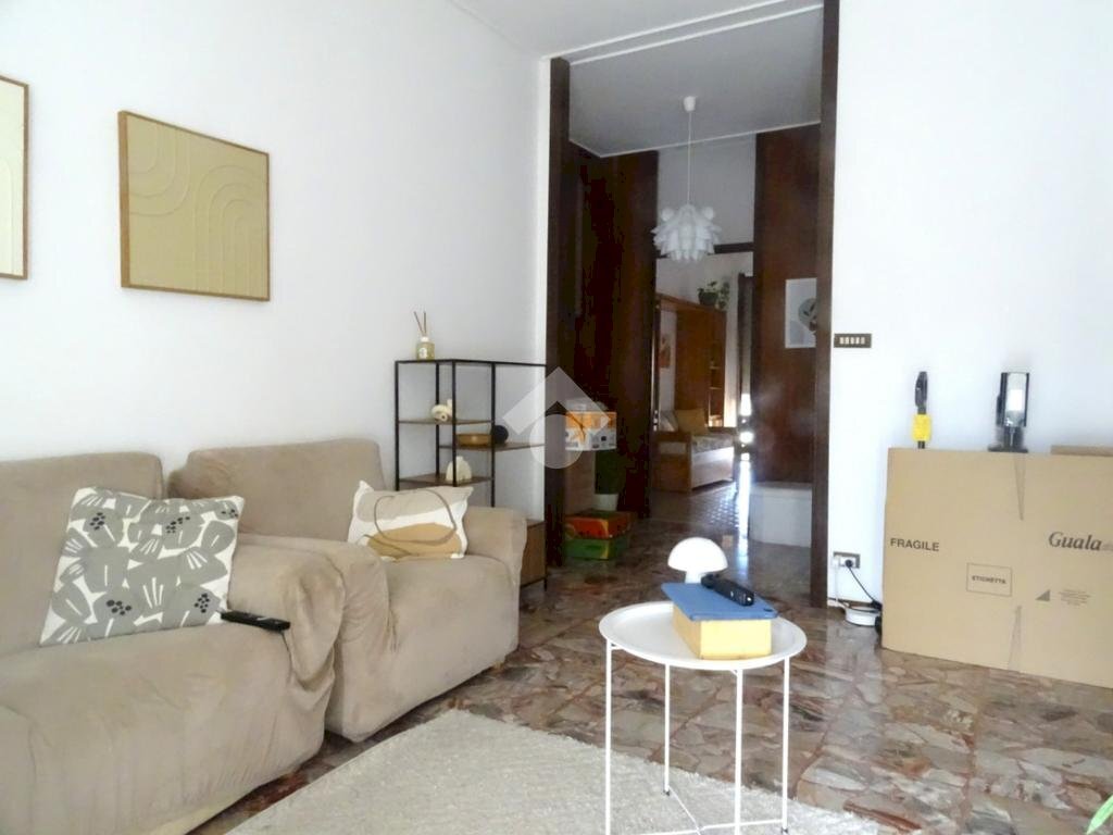 Four-room apartment Piazza Mantelli, Alessandria - photo 1