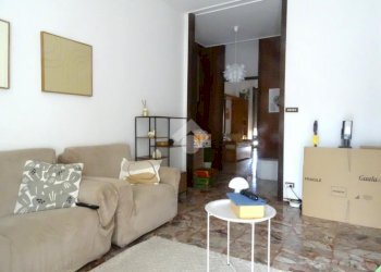 Four-room apartment Piazza Mantelli, Alessandria - photo 1