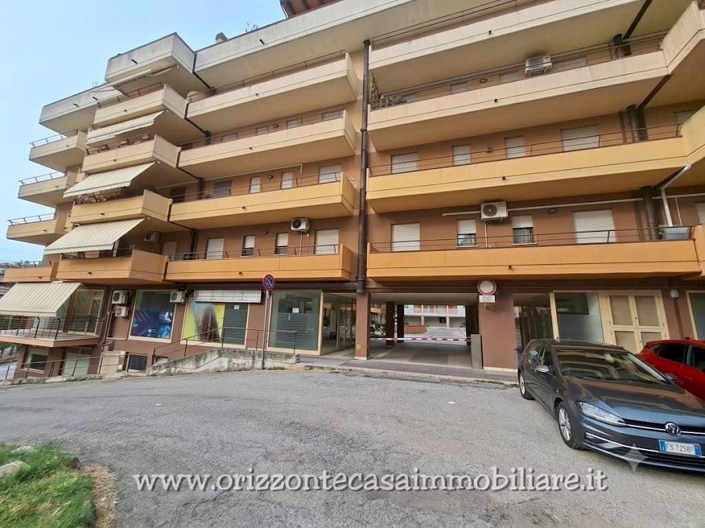 Foto 1 - Commercial Premises PIAZZA SIMON BOLIVAR, Folignano - photo 1