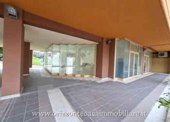 Foto 5 - Commercial Premises PIAZZA SIMON BOLIVAR, Folignano - photo 5