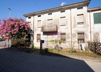 Foto 1 - Casa semi indipendente Via Camillo Benso Conte di Cavour
 
81, Bergantino - foto 1