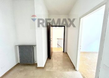 Hall / corridoio - Trilocale Via XXV Aprile
 
5, Cuvio - foto 2