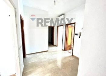 Hall / corridoio - Trilocale Via XXV Aprile
 
5, Cuvio - foto 3