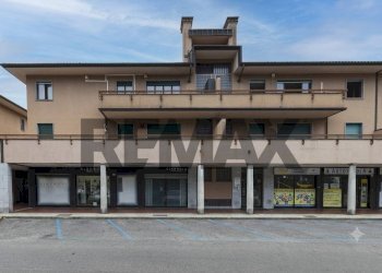 Edificio all\'aperto - Three-room apartment via Contrada tagliabò
 
10, Cocquio-Trevisago - photo 22