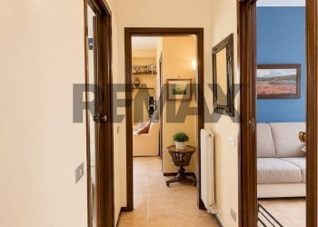 Hall / corridoio - Three-room apartment Viale Don Ernesto Tentori
 
1, Duno - photo 5