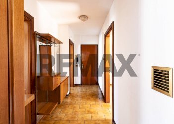 Hall / corridoio - Trilocale Via San Camillo
 
55, Marchirolo - foto 16