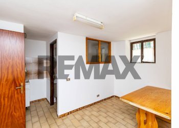 Stanza vuota - Trilocale Via San Camillo
 
55, Marchirolo - foto 35