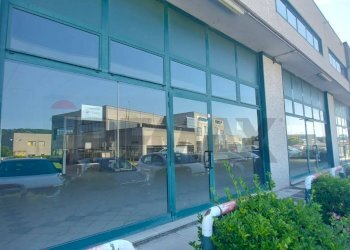 Edificio all\'aperto - Commercial Activity Via Molino della Prea
25, Gemonio - photo 3