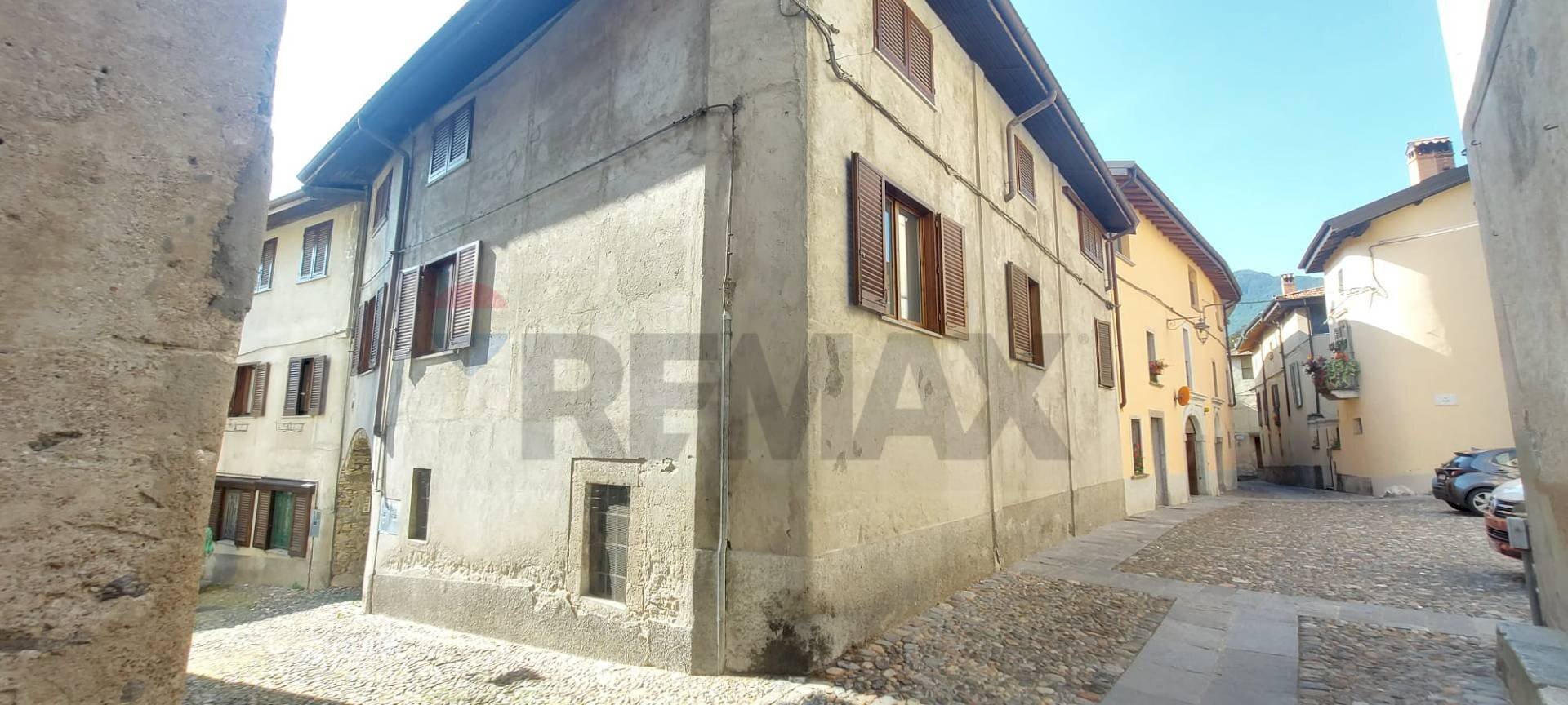 Edificio all\'aperto - Casa semi indipendente Via Borghetto
 
2, Castello Cabiaglio - foto 1
