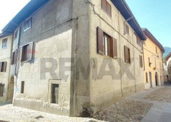 Edificio all\'aperto - Casa semi indipendente Via Borghetto
 
2, Castello Cabiaglio - foto 1