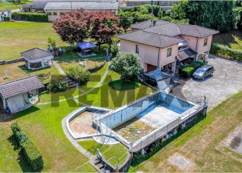 Piscina - Villa Via Provinciale
 
52, Cremenaga - photo 4