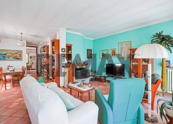 Sala da pranzo - Villa Via Provinciale
 
52, Cremenaga - photo 11