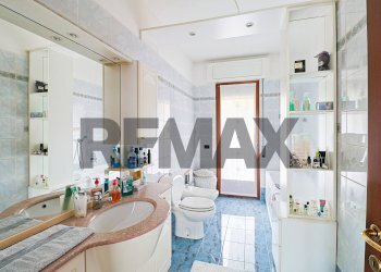 Bagno - Villa Via Provinciale
 
52, Cremenaga - photo 22