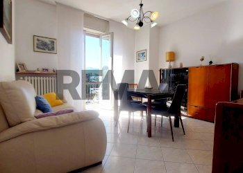 Sala da pranzo - Trilocale VIA SAN MICHELE DEL CARSO
 
80, Varese - foto 4