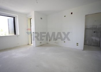 Stanza vuota - Trilocale Via Adriatica Nord
 
75, San Vito Chietino - foto 11