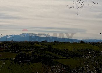 Vista delle montagne - Terreno agricolo Località Cianchetta via Torremontanara
58, Torrevecchia Teatina - foto 2
