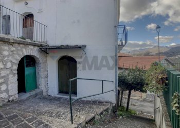 Casa all\'aperto - Casa semi indipendente P.zza IV Novembre
 
4, Fallo - foto 1