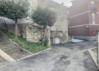 Edificio all\'aperto - Casa semi indipendente P.zza IV Novembre
 
4, Fallo - foto 12
