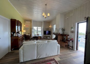 Sala da pranzo - Villa Contrada Rosciavizza
 
snc, Mozzagrogna - foto 16