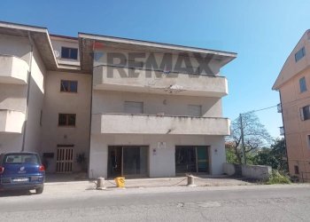 Edificio all\'aperto - Locale Commerciale Via Ortonese
70, Orsogna - foto 2