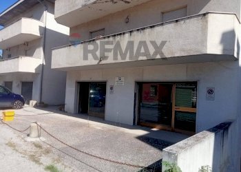 Edificio all\'aperto - Locale Commerciale Via Ortonese
70, Orsogna - foto 3