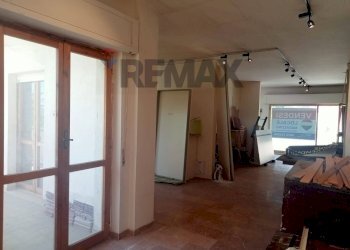 Hall / corridoio - Locale Commerciale Via Ortonese
70, Orsogna - foto 6