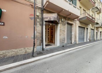 Edificio all\'aperto - Negozio Via Corso Bandiera
71, Lanciano - foto 19