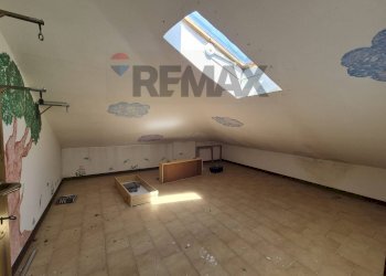 Stanza vuota - Attic Via Benedetto Croce
 
3, Castel Frentano - photo 24
