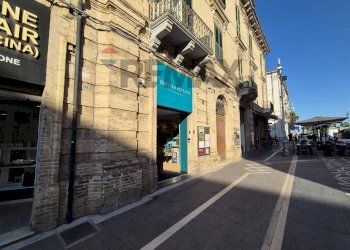 Edificio all\'aperto - Attività Commerciale Corso Trento e Trieste
121, Lanciano - foto 13