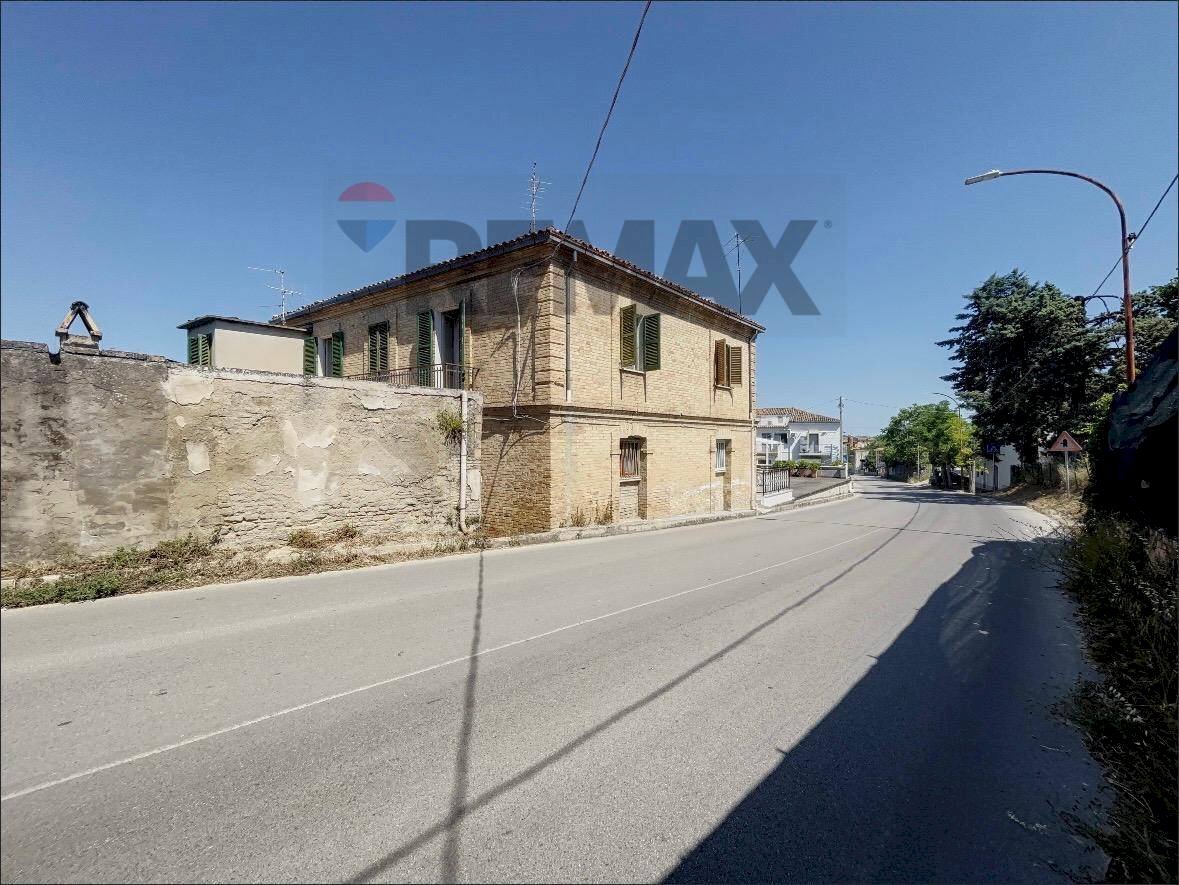 Edificio all\'aperto - Casa semi indipendente Contrada Santa Liberata
snc, Lanciano - foto 2