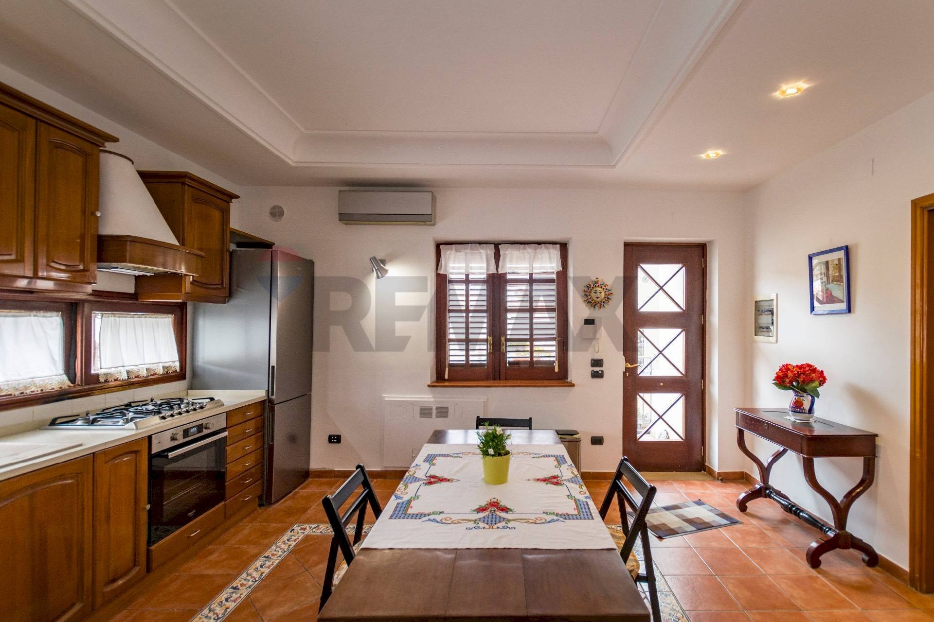 Sala da pranzo - Villa Via Nesea
 
27, Palermo - foto 2