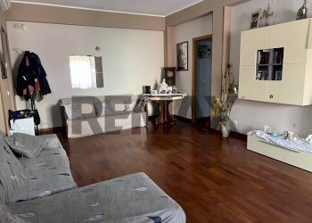 Soggiorno - Quadrilocale Via Prima
 
16, Aci Catena - foto 1