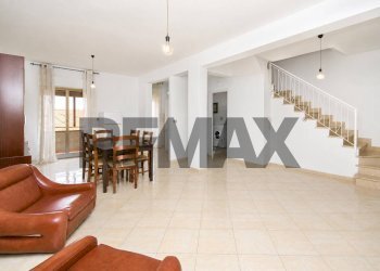 Sala da pranzo - Quadrilocale Contrada San Biagio
 
1/2, Fiumefreddo di Sicilia - foto 1