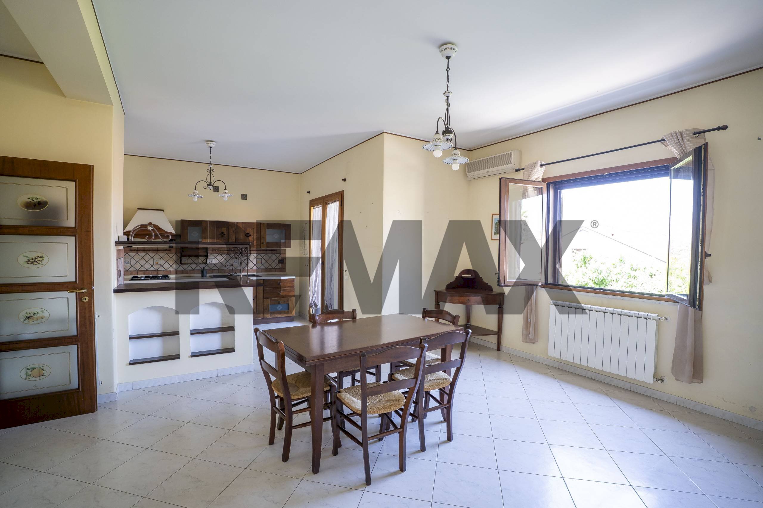 Sala da pranzo - Appartamento Via Vincenzo Bellini
 
8, Gravina di Catania - foto 1