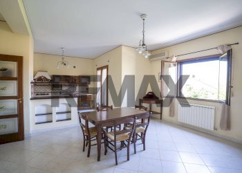 Sala da pranzo - Appartamento Via Vincenzo Bellini
 
8, Gravina di Catania - foto 1