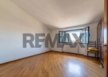 Stanza vuota - Villa a Schiera VIA GOBETTI
 
2, Loro Ciuffenna - foto 27