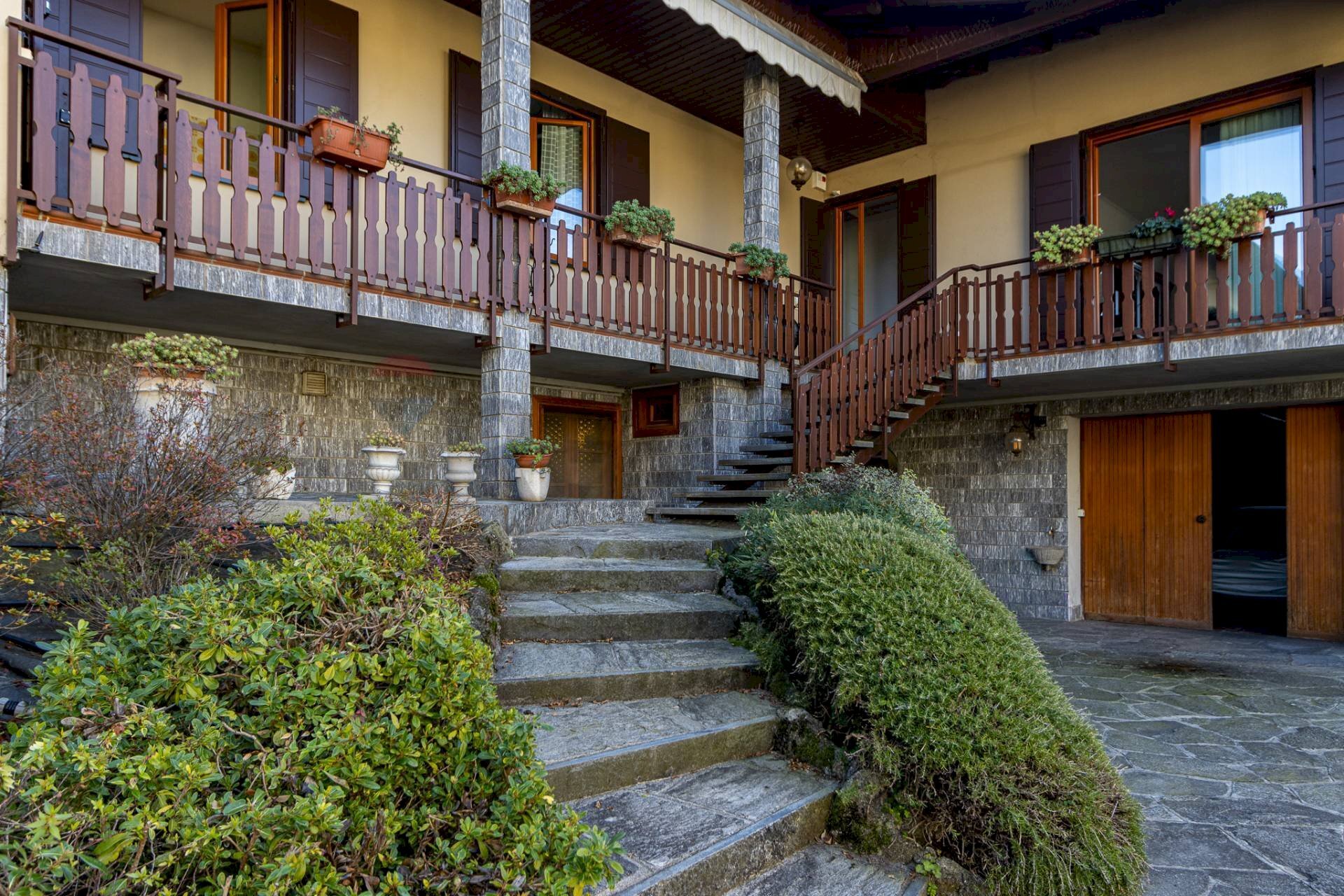 Edificio all\'aperto - Villa Volta
41, Cassago Brianza - foto 2