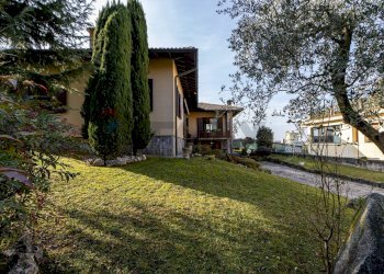 Casa all\'aperto - Villa Volta
 
41, Cassago Brianza - foto 1