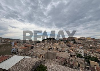 Edificio all\'aperto - Four-room apartment via Giuseppe Amato
 
23, Buccheri - photo 1