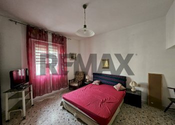 Camera / camera da letto - Bilocale piazza costituzione
 
3, Piombino - foto 3
