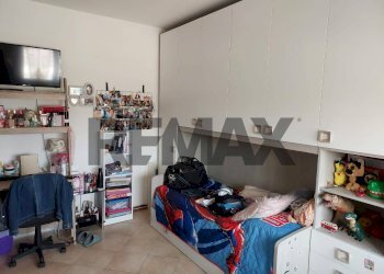 Camera / camera da letto - Trilocale Via Milano
 
57, Castelnuovo del Garda - foto 13