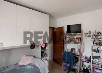 Camera / camera da letto - Trilocale Via Milano
 
57, Castelnuovo del Garda - foto 15
